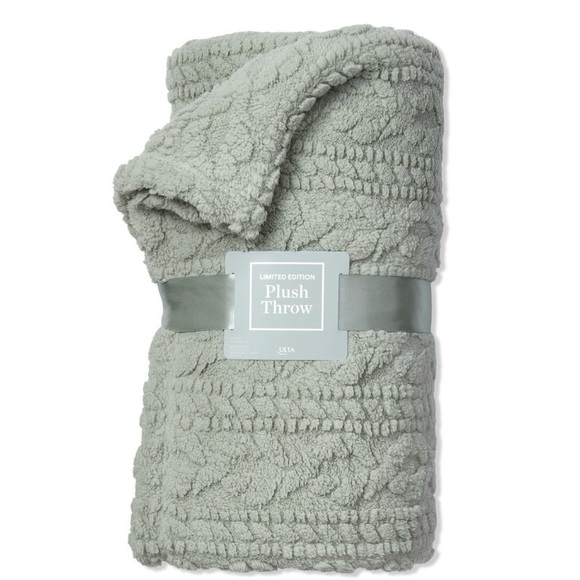 Source Unknown Other - Plush Throw Blanket Sage Green 50”x60”NWT